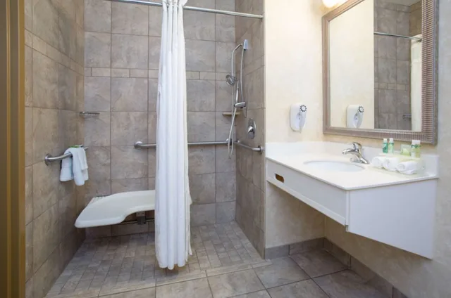 استوديو بسريرين مزدوجين لذوي الإعاقة، Candlewood Suites Georgetown 2/2