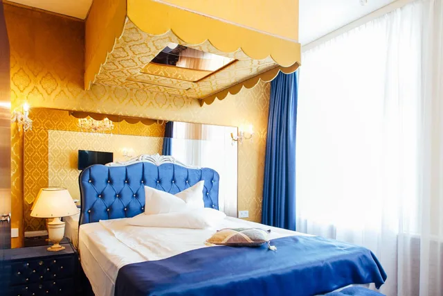 غرفة شهر العسل، Hotel Village 4/10