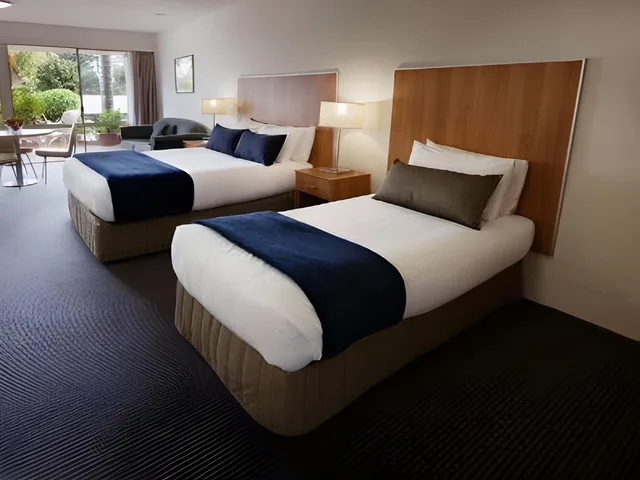 غرفة بسرير كوين وسرير فردي، Best Western Fairway Motor Inn 1/2