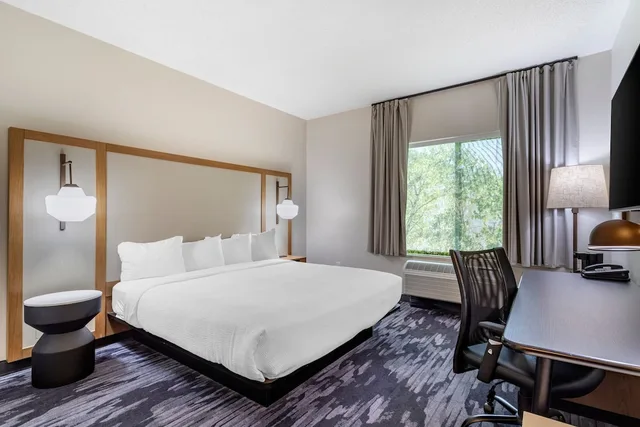 Room, King Bed, Accessible, Fairfield Inn Suites Cherokee 1/3