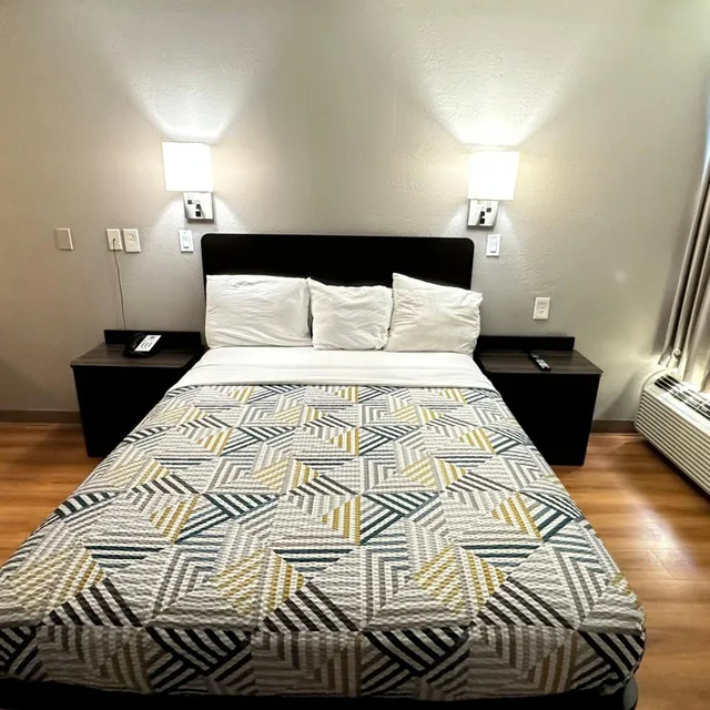 1 Queen Bed - Non-Smoking, Micfridge، Motel6 Greensboro, NC - Airport 5/9