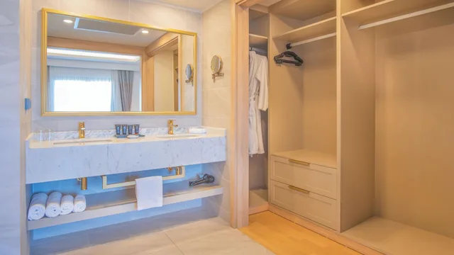 Suite, Sofa, Miramare Queen 8/9