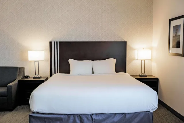 غرفة بسرير كوين، Park Inn By Radisson Edmonton Airport 2/5
