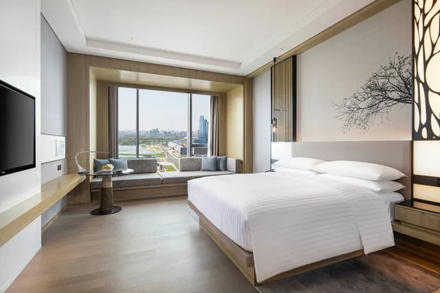 Room, King Bed, Courtyard by Marriott Chengdu South 1/4