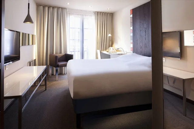 Standard, Single, Queen Bed, Le Colombier 6/10
