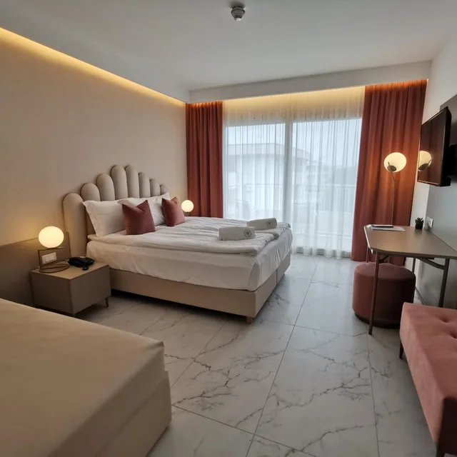 جناح ديلوكس، Hotel Astoria 1/10