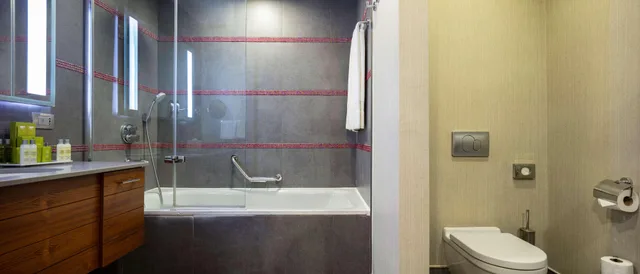 جناح بسرير كينج، Doubletree By Hilton Kusadasi 2/3