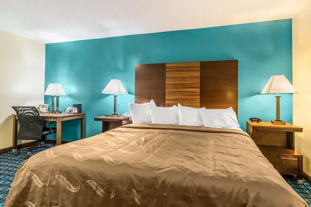 غرفة بسرير كينج، Quality Inn Loudon-Concord 2/4