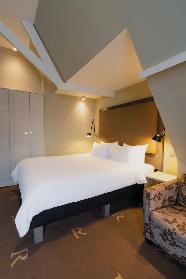 جناح جونيور بسرير كينج، Hotel Roemer 4/10