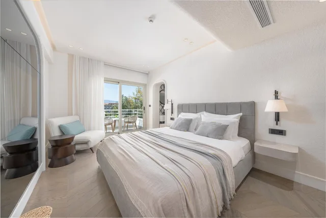 Superior, Queen Bed, Lateral Side Sea View, Yacht Classic Hotel - Boutique Class 2/2