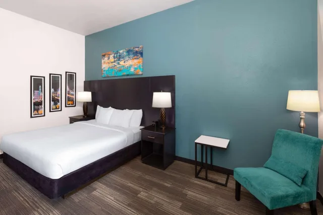 غرفة ديلوكس بسرير كينج، La Quinta Inn & Suites by Wyndham Austin NW/Lakeline Mall 6/7