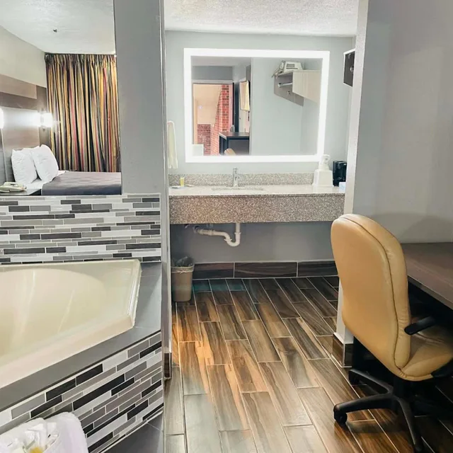 جناح ديلوكس بسرير كوين بجاكوزي، Travelodge by Wyndham Sellersburg / Louisville North 8/9
