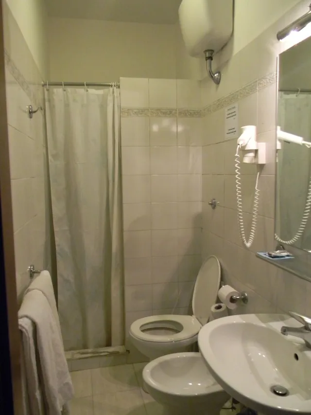 غرفة قياسية ثلاثية، Hotel Primavera 2/2
