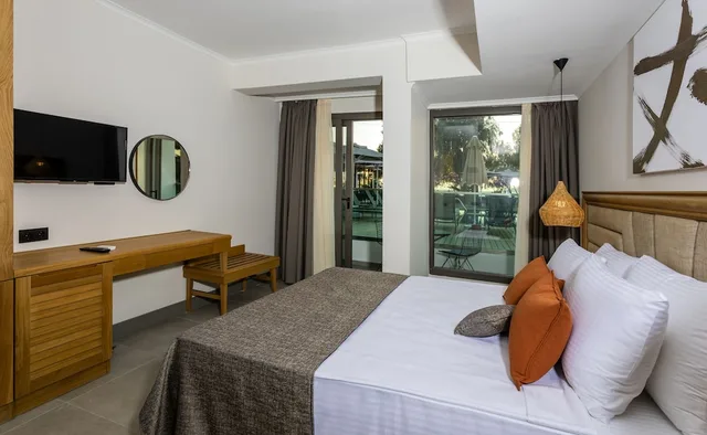 غرفة كومفورت سوبيريور بسرير مزدوج، Yalipark Beach Hotel 1/10