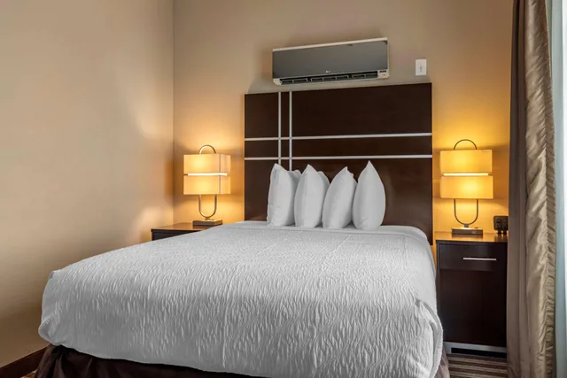 جناح عائلي بسرير كينج وسرير كوين بغرفتي نوم، Best Western Plus North Odessa Inn and Suites 2/3