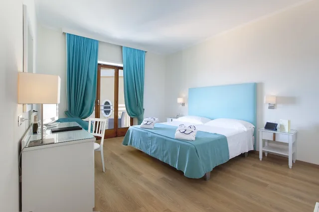 Room, Double Bed, Sea View, Balcony, Hotel Regina Sorrento 9/10