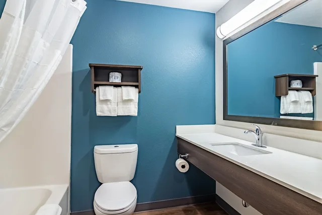 غرفة قياسية بسرير كوين، WoodSpring Suites Toledo Maumee 4/4