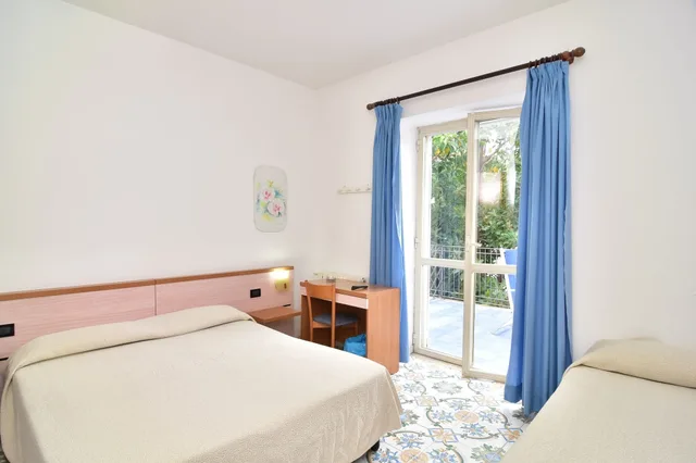 غرفة قياسية ثلاثية بسرير كوين وسرير فردي، Hotel Terme Oriente – Beach & SPA 2/8