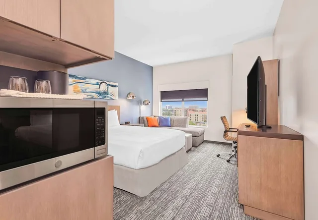 Room, King Bed, Den, Accessible، Hyatt House Houston Medical Center 1/4