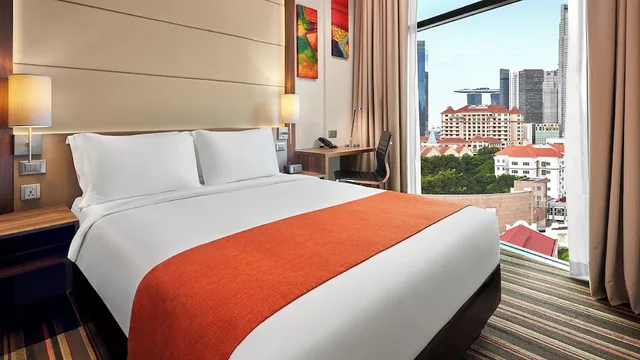 غرفة قياسية بسرير كوين بإطلالة على الجبل في الطابق العلوي، Holiday Inn Express Singapore Clarke Quay 6/9