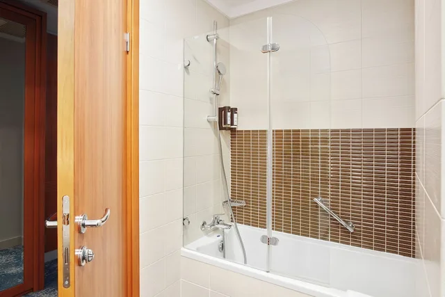 Open Plan, Deluxe, King Bed, Sofa، Hotel International by Maistra City Vibes 3/4