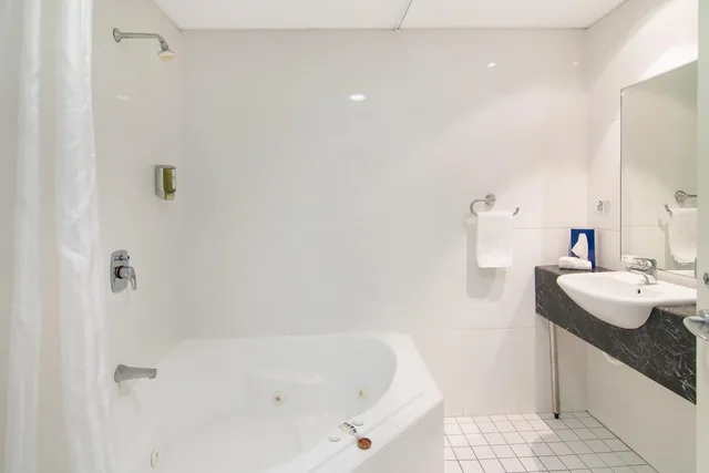1 Bedroom, Spa, Deluxe, Apartment, King Bed, Sofa، Boulevard On Beaumont 3/4