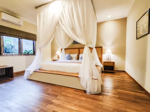 فيلا بريميير بإطلالة على المسبح بغرفتي نوم لذوي الإعاقة، Seminyak Square Hotel 5/10