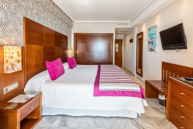 غرفة بسرير مزدوج بإطلالة على البحر بشرفة، BALCON DE EUROPA HOTEL 1/6