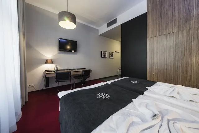غرفة قياسية بسرير كوين، Hotel Noir 4/10