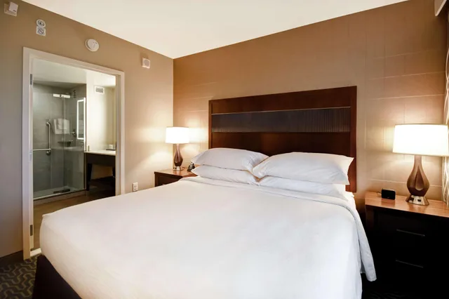 جناح ديلوكس، Embassy Suites Springfield 2/5