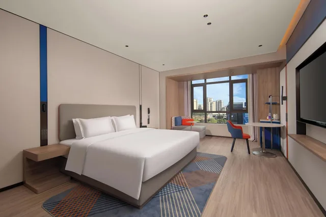 غرفة قياسية بسرير كينج، Holiday Inn Express Chongqing Tongliang 1/6