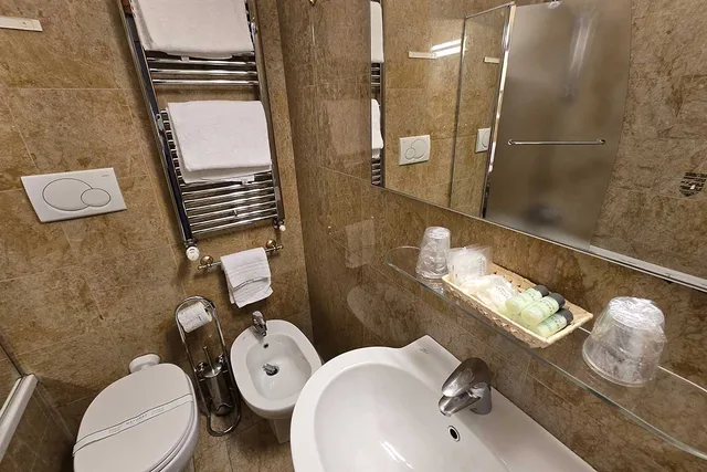غرفة قياسية بسريرين منفصلين، Sant Ambroeus Hotel 2/2