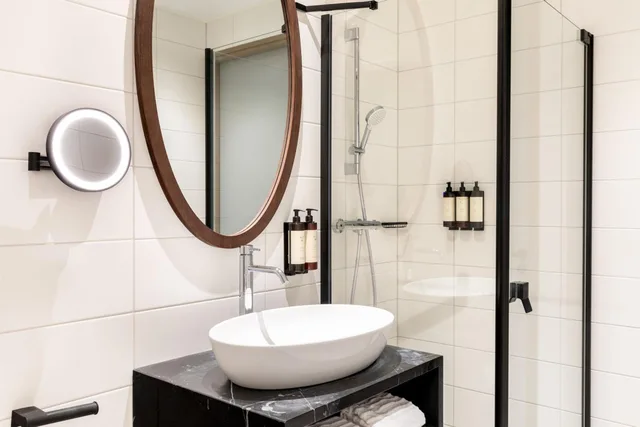 Room, Twin Beds, Airport View، Corendon Amsterdam Schiphol Airport, a Tribute Portfolio Hotel 5/6