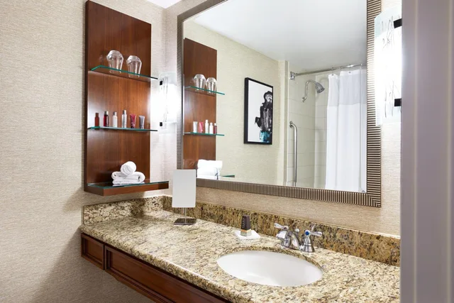 غرفة بسريرين كوين، Delta Hotels Phoenix Mesa 7/7