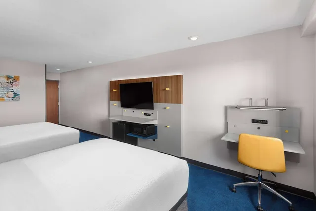 غرفة قياسية بسريرين كوين، Microtel Inn Suites by Wyndham Rapid City 4/6