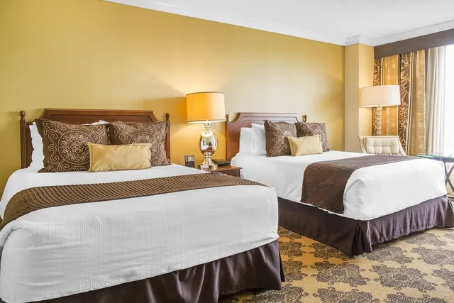 Signature, Premier, 2 Queen Beds, Omni Houston Hotel 3/10