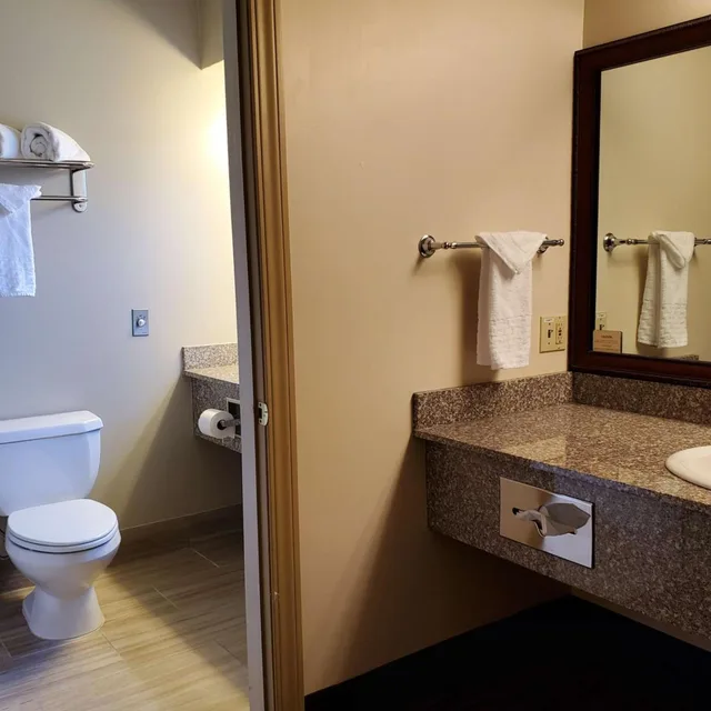 جناح بسريرين كوين وسرير كوين، Best Western Plus Humboldt House Inn 6/8