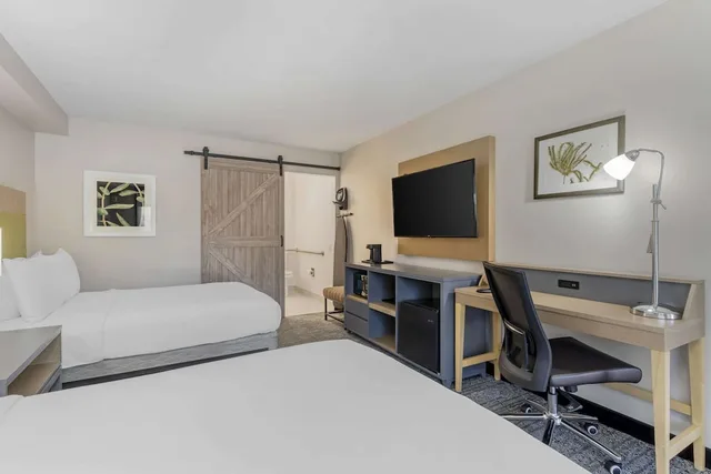 غرفة بسريرين مزدوجين لذوي الإعاقة، Country Inn & Suites by Radisson, Vallejo Napa Valley, CA 5/6