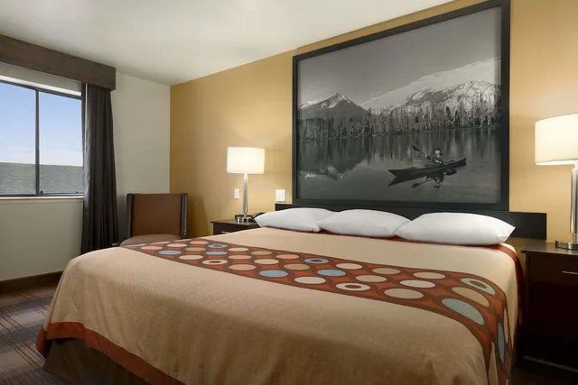 Standard, King Bed, Super 8 By Wyndham Idaho Falls 1/4