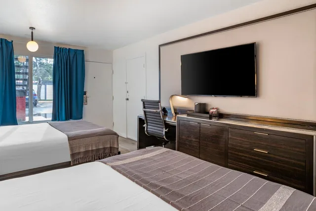 Room, 2 Queen Beds, Parking Lot View، Heights House Hotel - Houston Heights Downtown, an Ascend Collection Hotel 5/10