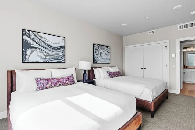 2 Bedrooms, Suite, King Bed, 2 Queen Beds, Mountain View, Sofa, Black Rock Mountain Resort 1/7