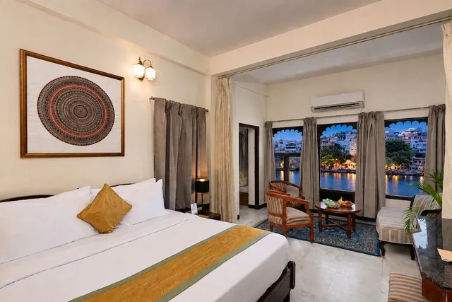 جناح سيغنتشر بسرير فردي بإطلالة على البحيرة، Hotel Sarovar 2/10