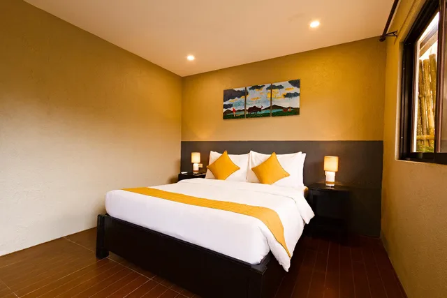 غرفة قياسية بسرير كوين بإطلالة على المسبح، Vela Terraces Hotel 2/2