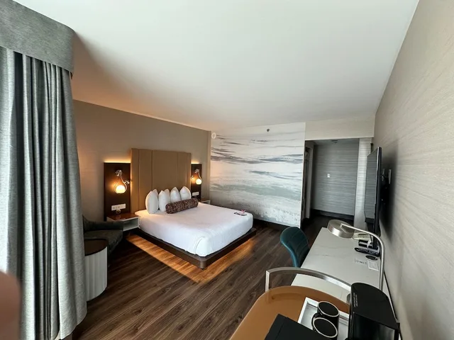 Coast, Premium, Queen Bed، Coast Victoria Hotel Marina By Apa 4/8