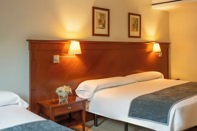 غرفة قياسية ثلاثية، Hesperia Andorra 10/10