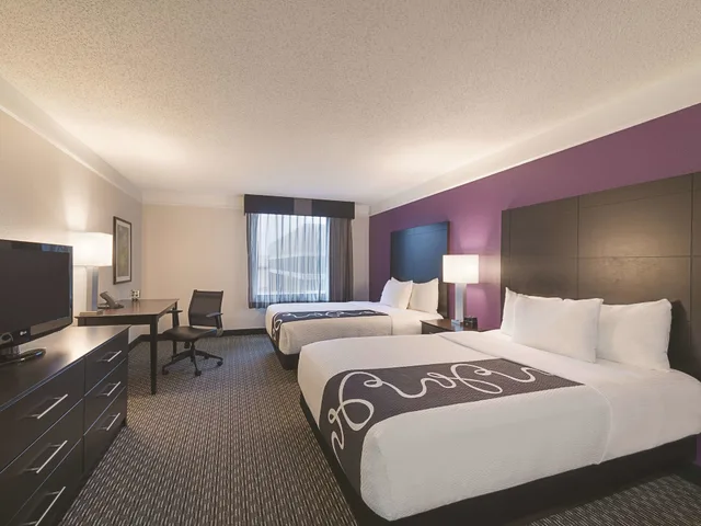 غرفة بسريرين مزدوجين، La Quinta Inn & Suites by Wyndham Austin Round Rock 1/9