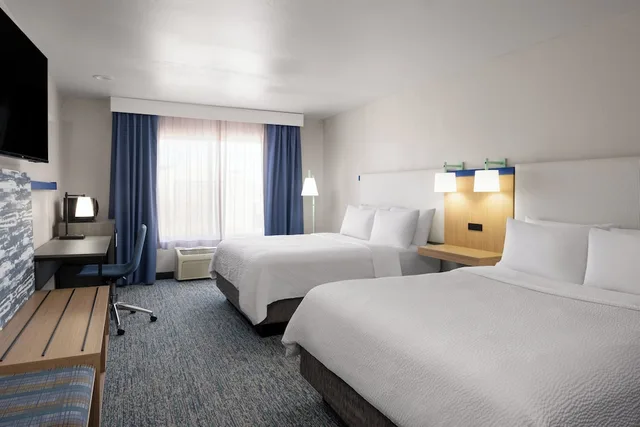 Standard, 2 Queen Beds, Extra Floor Space، Holiday Inn Express Hotel And Suites Brookings 1/2