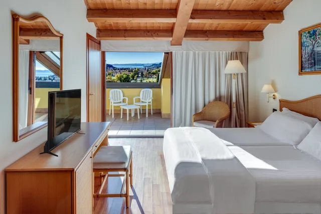غرفة بسرير مزدوج أو سريرين منفصلين بإطلالة على البحيرة، Poiano Garda Resort Hotel 5/6