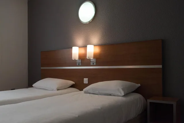 استوديو بسريرين منفصلين بمطبخ صغير، Comfort Hotel Toulouse Sud 2/7