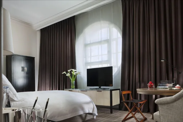 جناح سوبيريور بسريرين كينج، Rosewood London 3/3